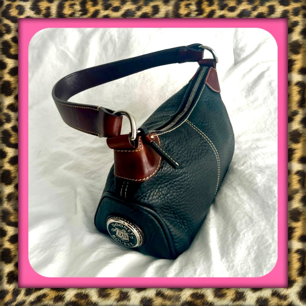 👑✅PRICE FIRM✅Dooney & Bourke Small Black Pebbled All Weather Leather Bag